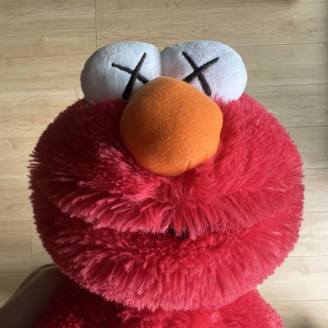 ユニクロ×KAWS コラボ　エルモ　ぬいぐるみ　SESAME STREET