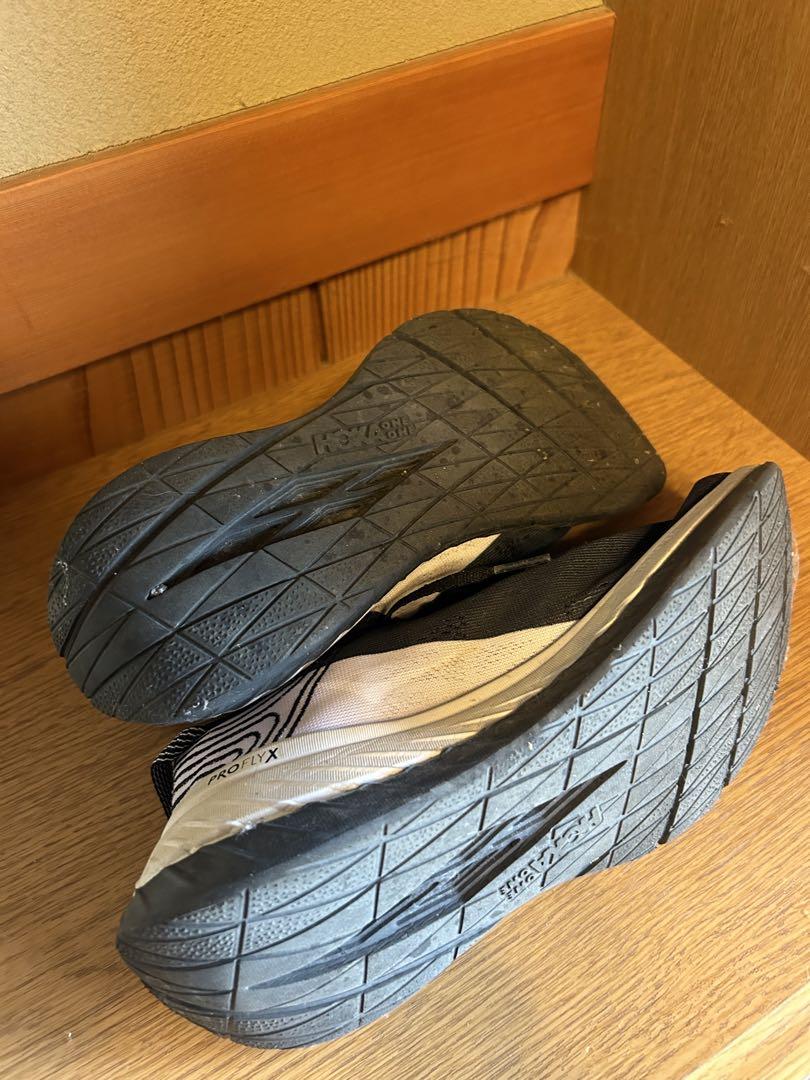 ホカオネオネ　カーボンX ランニングシューズ
