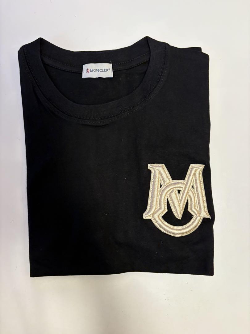 MONCLER*魅力を引き出そう*ブラック メタリックロゴ T シャツ