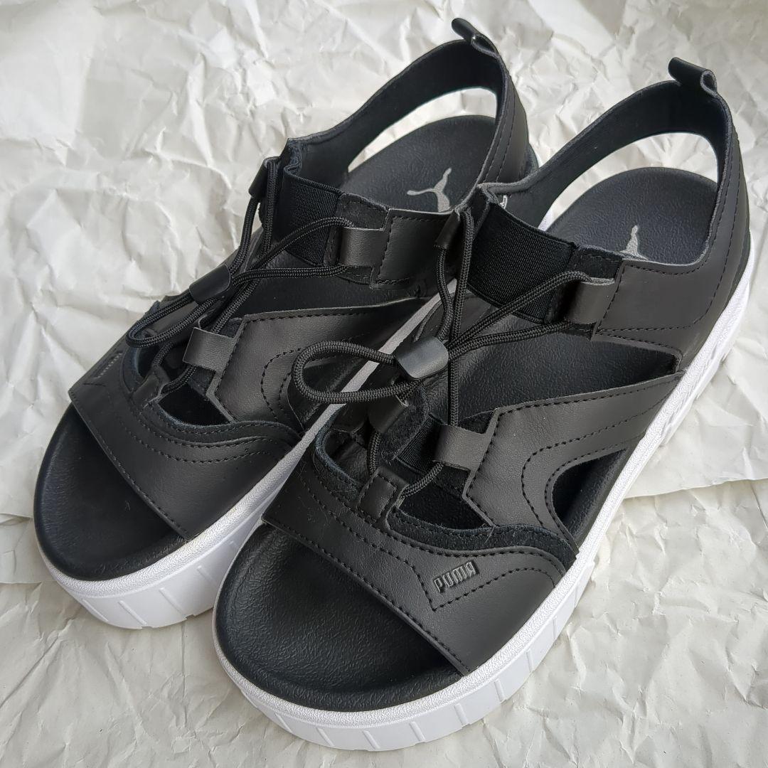 PUMA 厚底サンダル ブラック - メルカリ