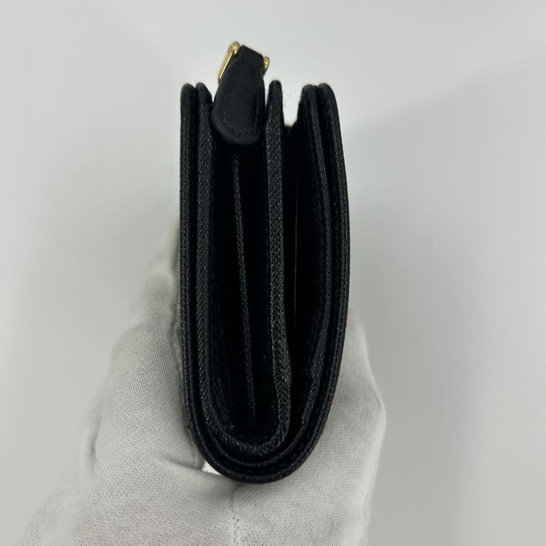 【現行★極美品】プラダ 二つ折り財布 三角ロゴ サフィアーノレザー 1ML018