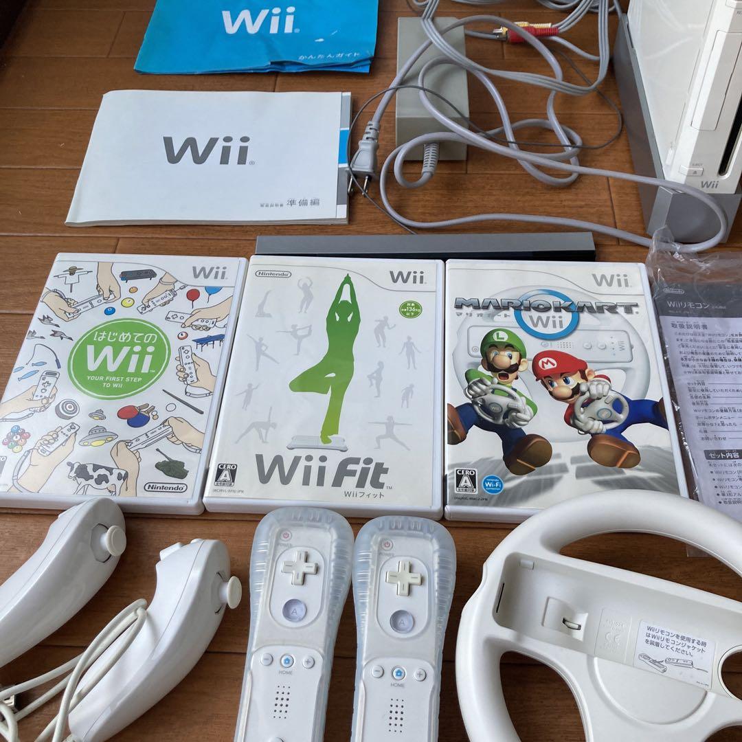 任天堂Wii すぐ遊べるセット　本体　Wii fit マリオカート　ソフト3点