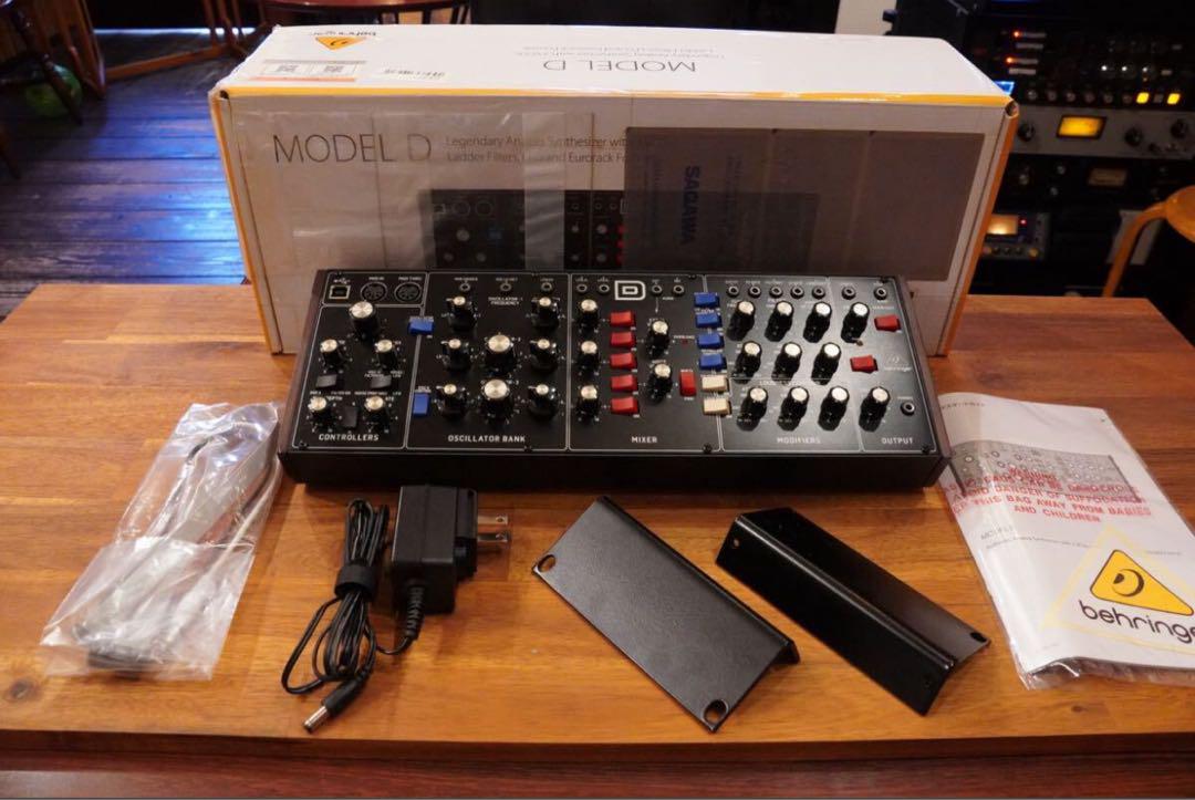 Behringer Model D【動作品/ラックマウントアダプター付属】