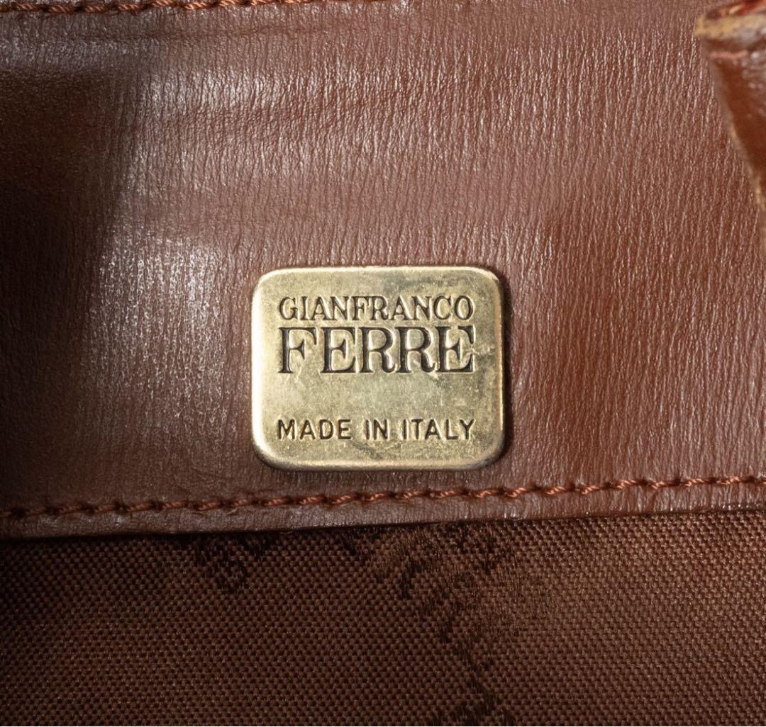 価格20万円●GIANFRANCO FERRE ショルダーバッグ 本革イタリア製