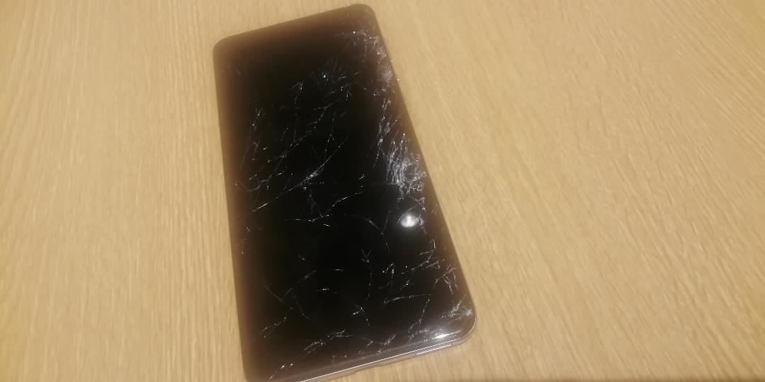 aquos sense 4 plus 本体 画面割れ　完動