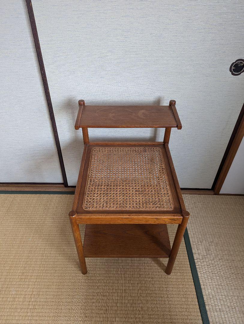 ナイトテーブル