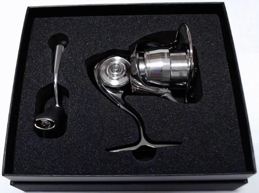新品 ダイワ 22 イグジスト LT2500S エギング 対応 リール