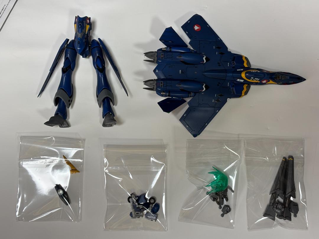 マクロスPLUS〝YF-21〟HG_1/100 Amazon.com: Bandai Hobby Macross Model Kit YF-21 HG 1/100 20
