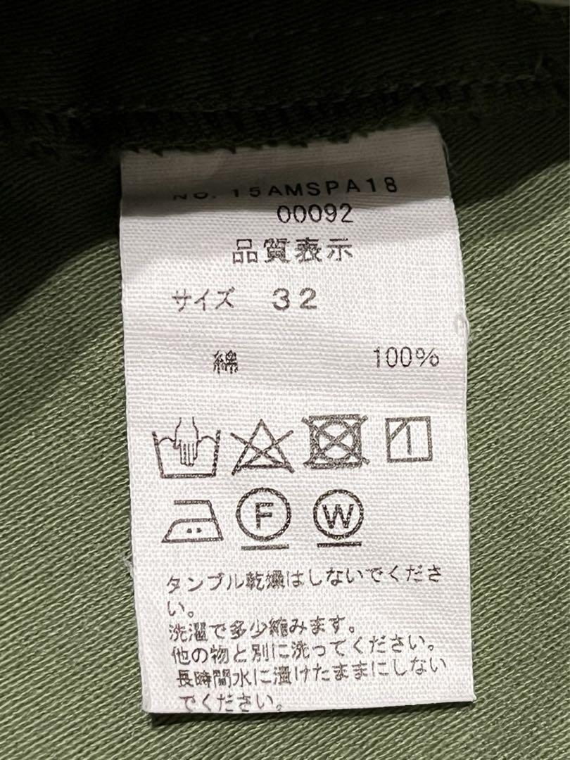 カーキ