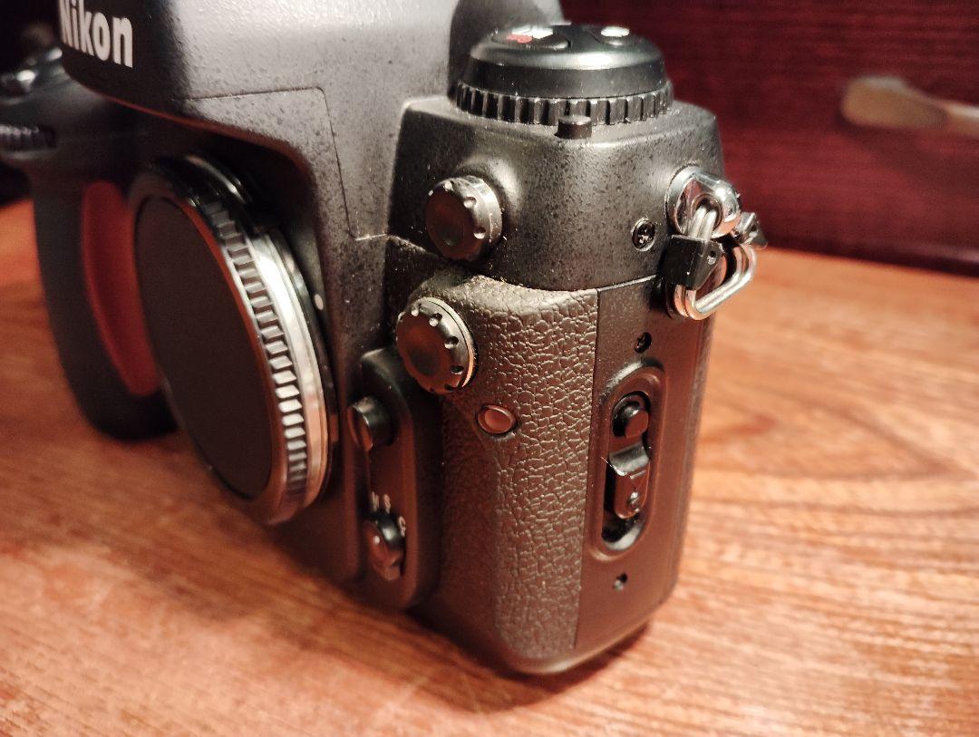 Nikonf100