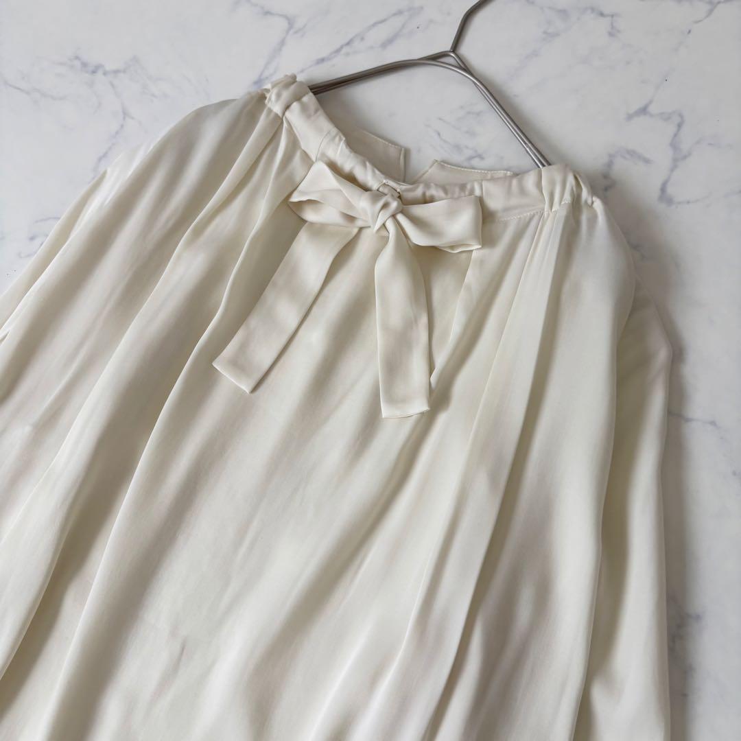 【美品】トゥモローランド ボウタイ　サテン　アイボリー ウォッシャブル