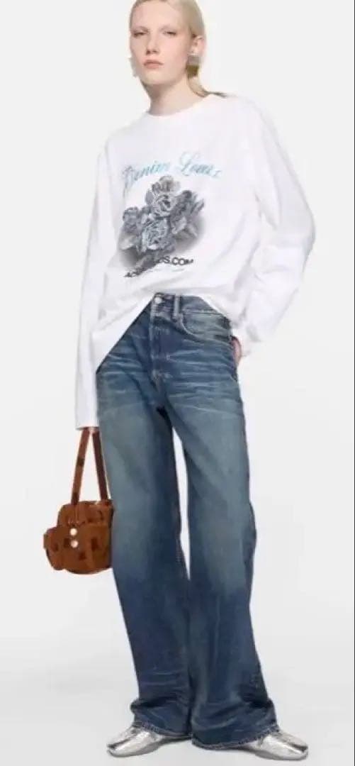 Acne Studios レギュラーフィット フレアデニム Acne Studios レギュラーフィット フレアデニム