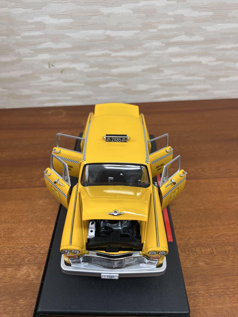 No558 ミニカー1/18 1977 Checker Taxi