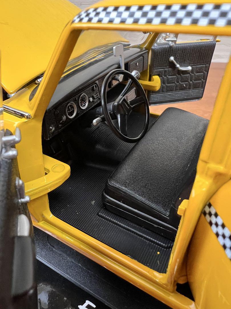No558 ミニカー1/18 1977 Checker Taxi