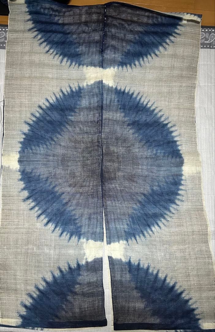 藍色、花草紙の暖簾