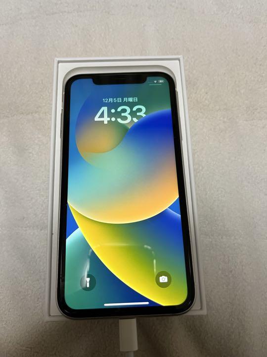 iPhone 11 ホワイト 64 GB docomo