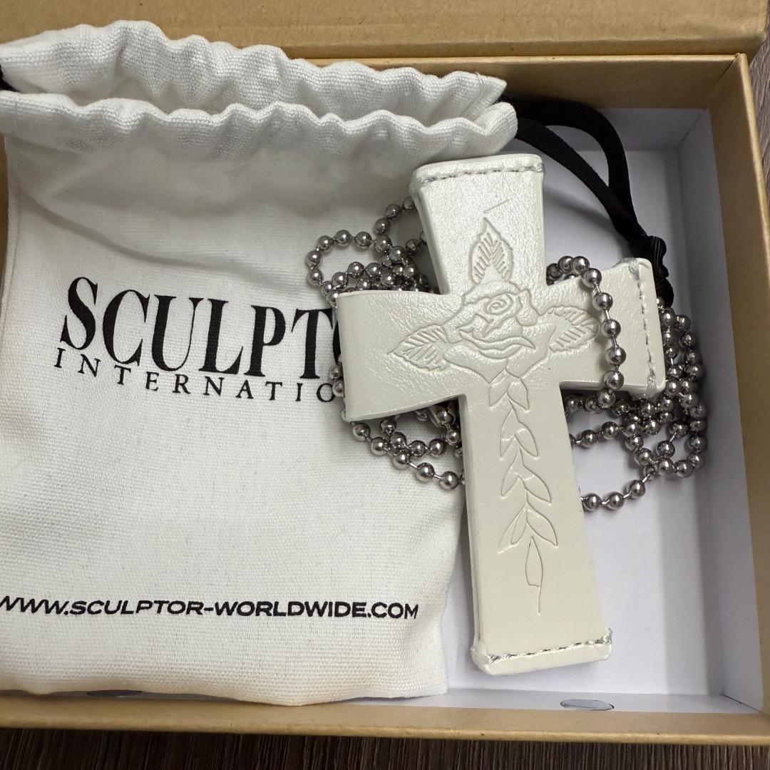 Sculptor Cross Leather Strap Wallet 白 - メルカリ
