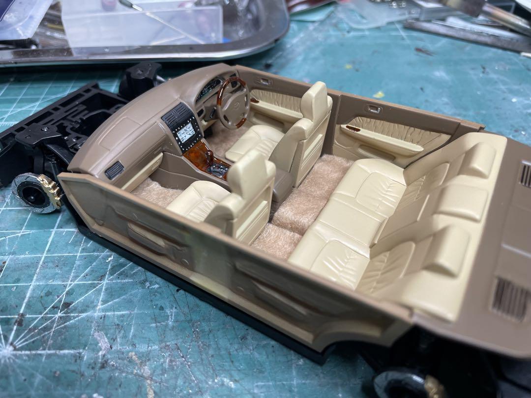 アオシマ1/24プラモデル完成品 UCF21セルシオ