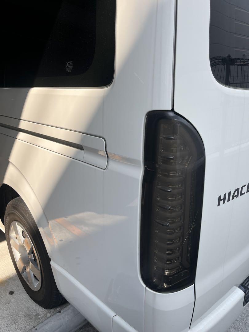 トヨタ HIACE スモーク LED テールランプ　流れるウインカー