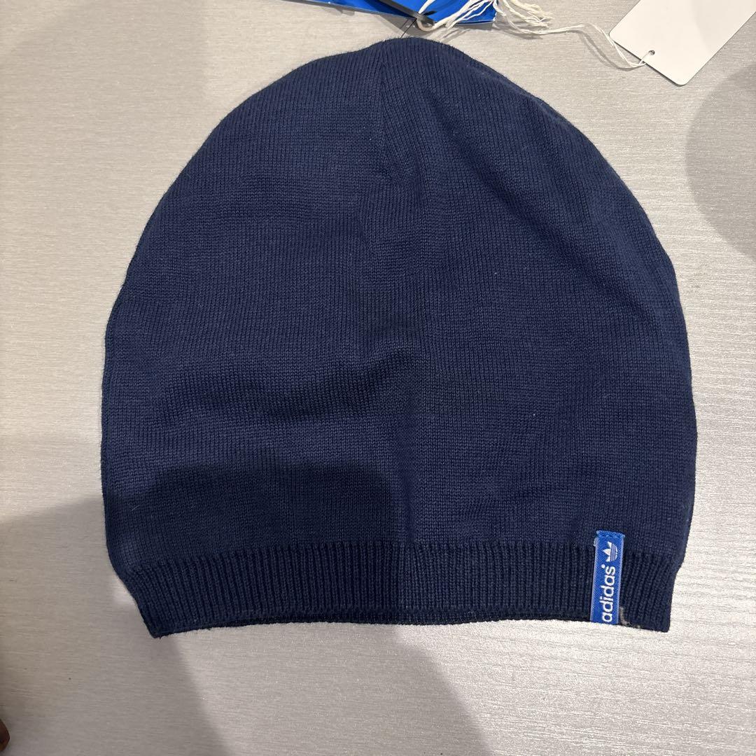 新品限定完売！アディダスオリジナルスリバーシブルニットビーニー/帽子adidas