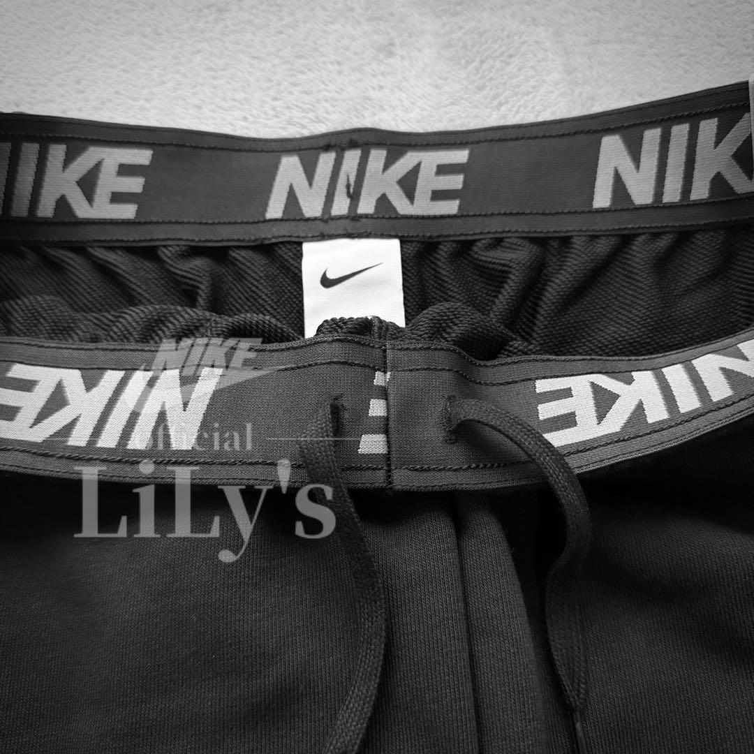 新品　ナイキ上下セットアップ　Ｓサイズ　スウォッシュ　NIKE　黒✖︎白
