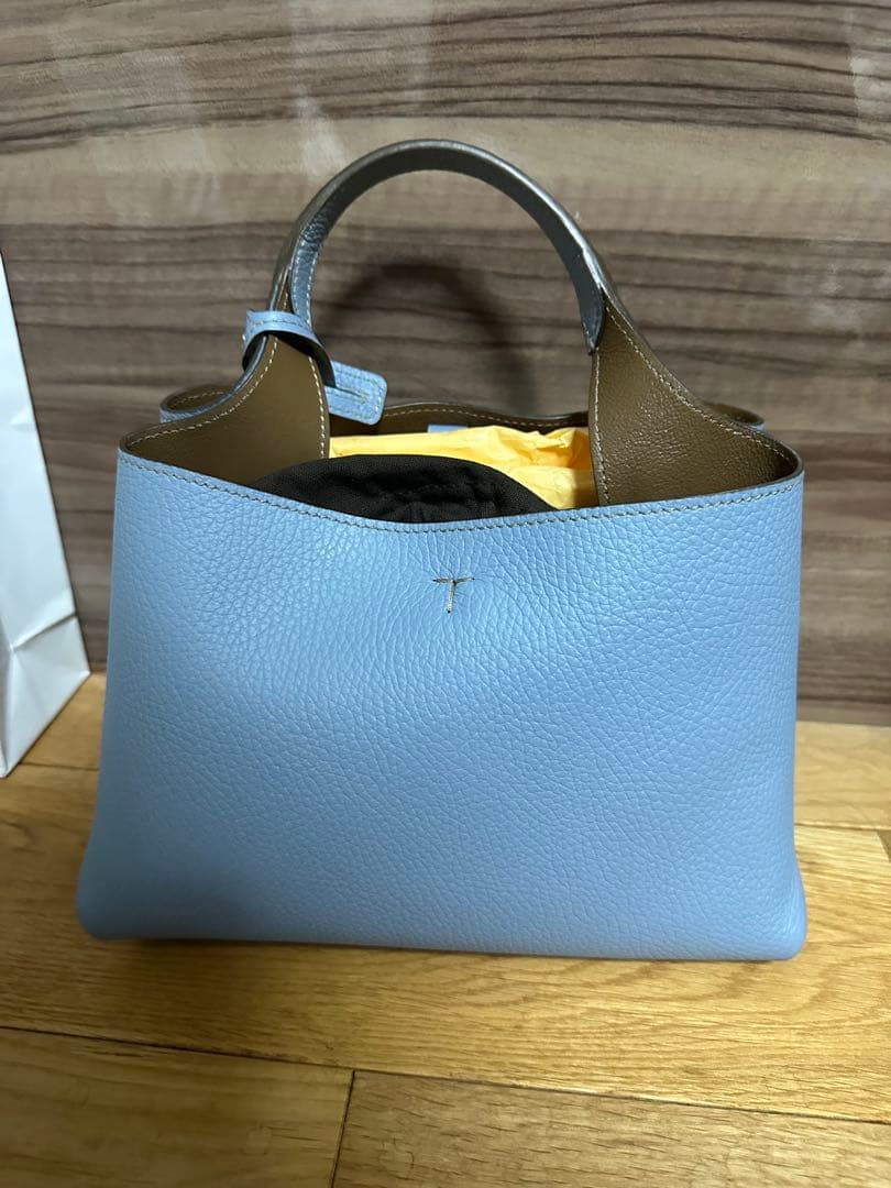 TOD'S 水色 ブルー レザー ハンドバッグ TOD'S 水色 ブルー レザー ハンドバッグ