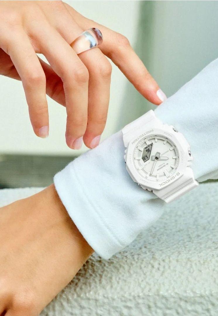 ☆極美品☆CASIO　G-SHOCK GMA-P2100-7AJF　 白 腕時計
