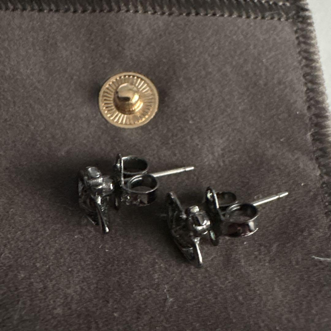 ブラック スタッドピアス オリジナルポーチ付き