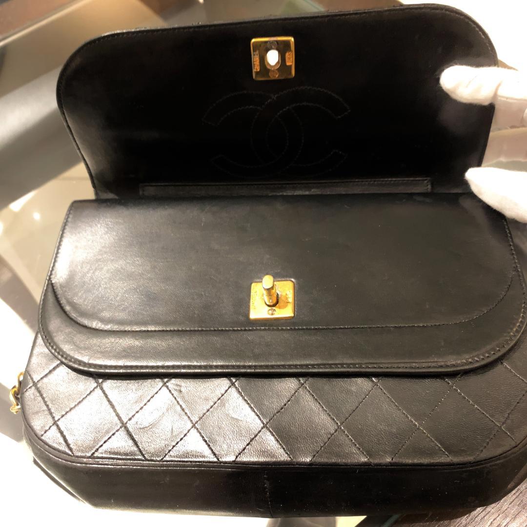 シャネル マトラッセ ハーフムーン ショルダーバッグ ブラック ラムスキン