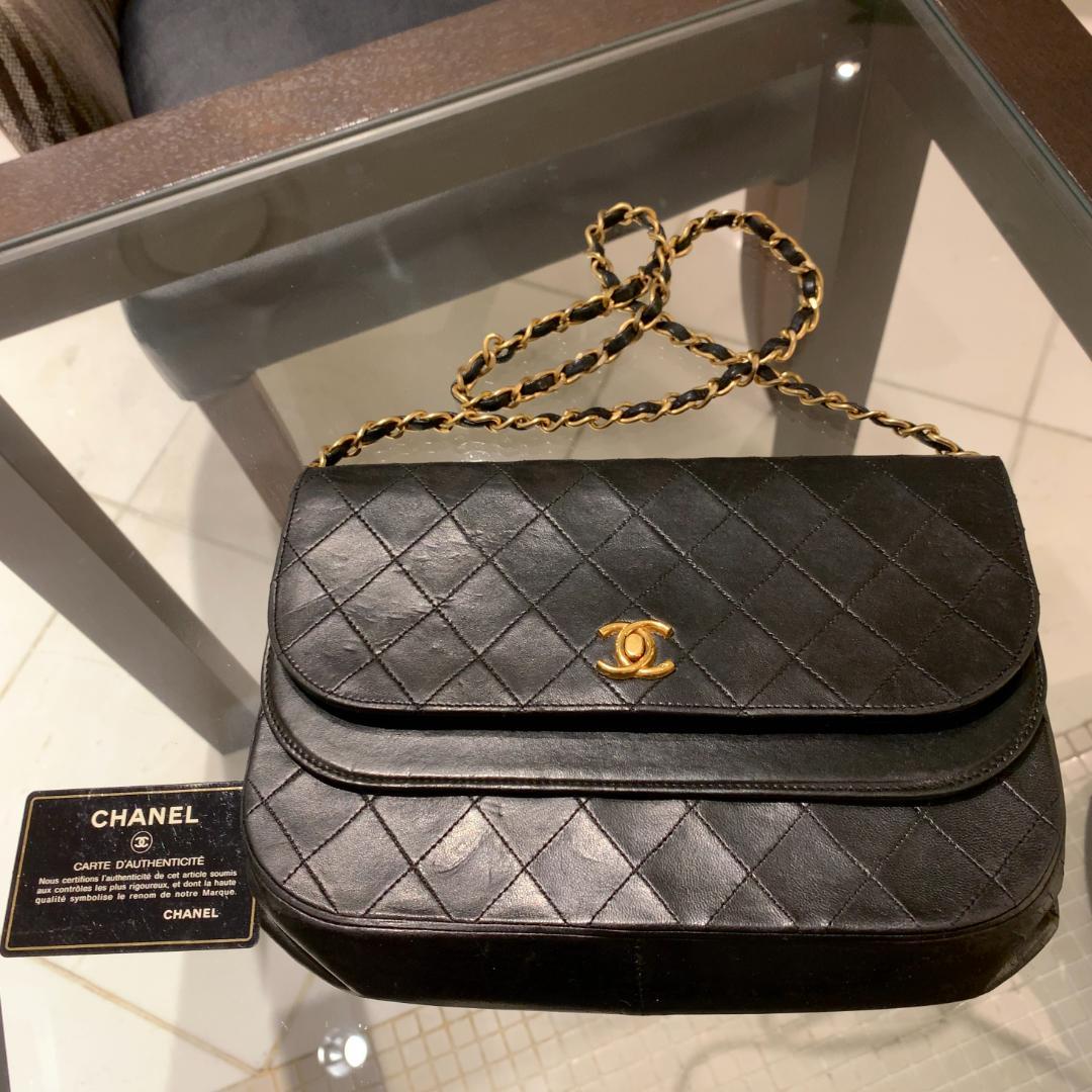 シャネル マトラッセ ハーフムーン ショルダーバッグ ブラック ラムスキン