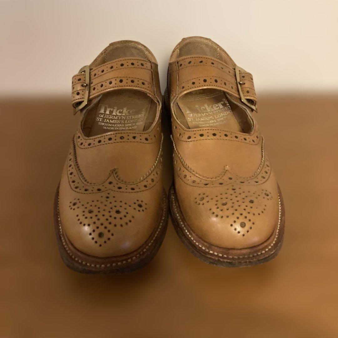トリッカーズ　ワンストラップ　ベージュ レザー メリージェーンシューズ