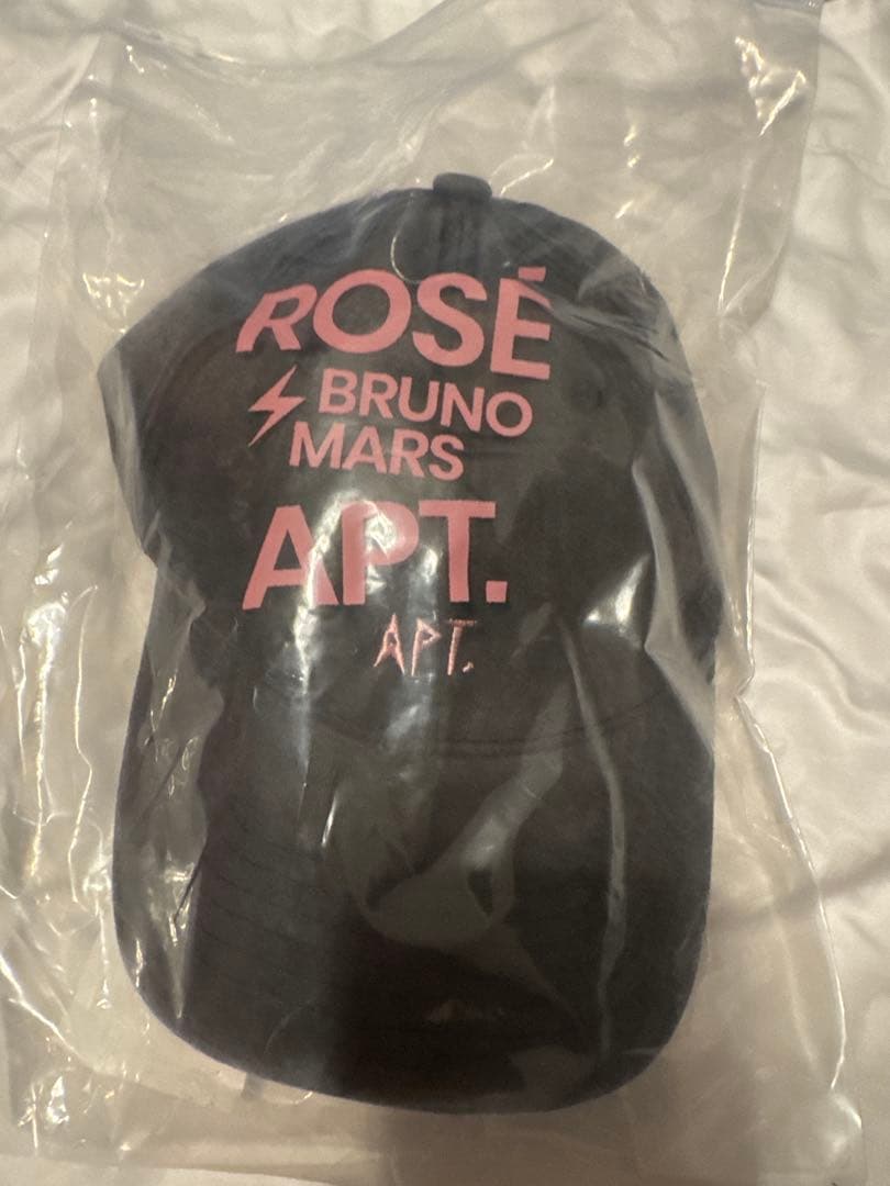 ROSÉ BRUNO MARS APT. キャップ