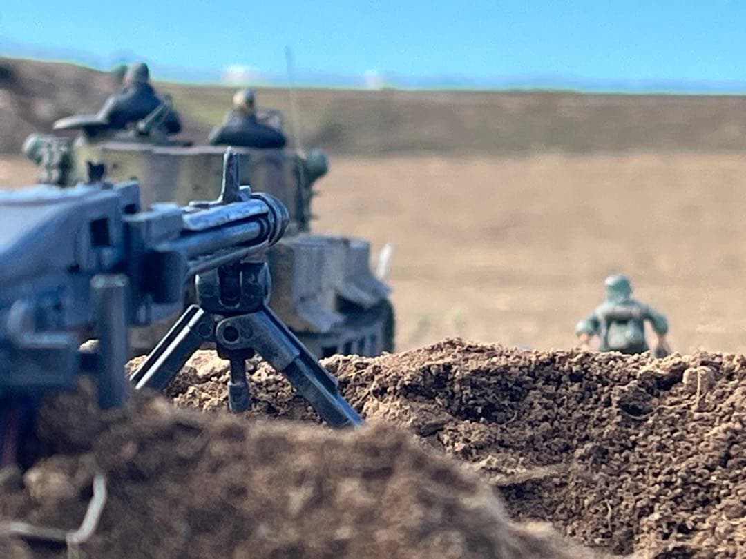 タミヤ1/35 タイガーI中期型　ドイツ軍プラモデル完成品　戦車本体と乗員のみ