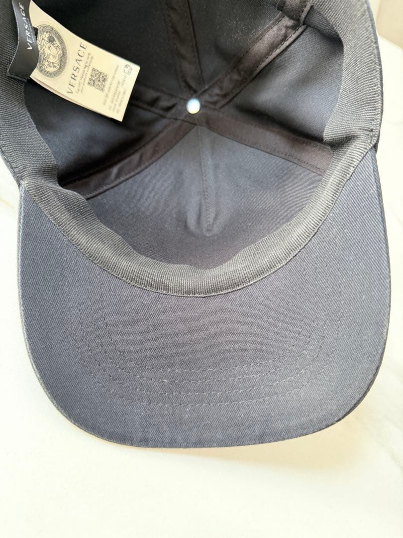 VERSACE CAP BLACK 59size ICAP004 A236101 VERSACE CAP BLACK 59size ICAP004 A236101