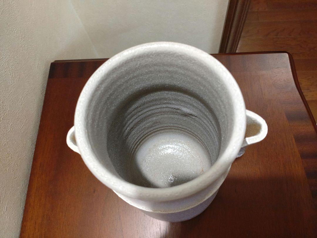 加藤釥 白地金彩蝶文花入 加藤釥 白地金彩蝶文花入 - メルカリ