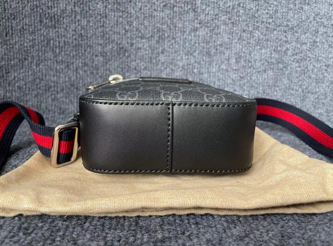 ✨美品✨GUCCI ブラックレザー メッセンジャーバッグ