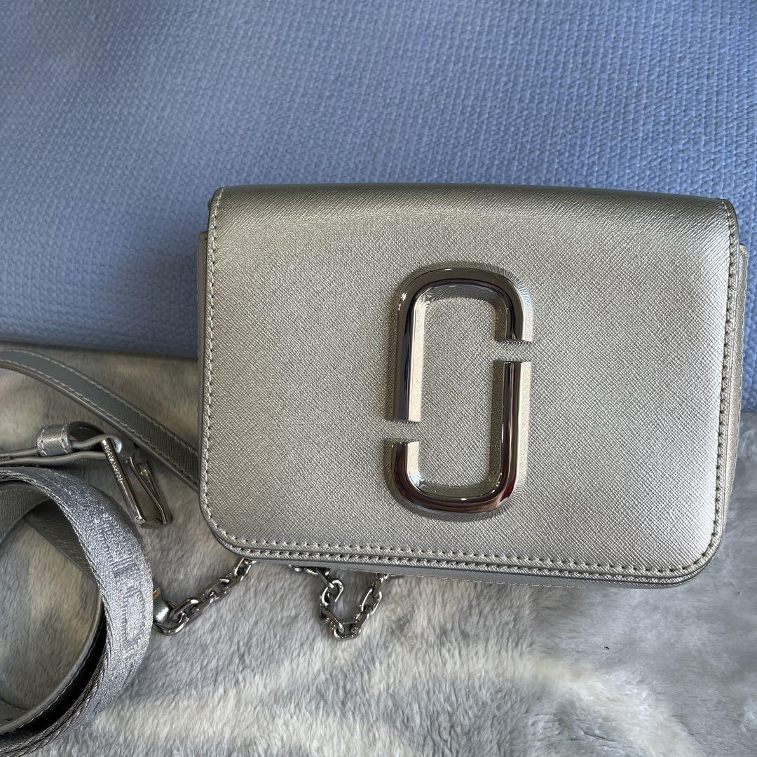 Marc Jacobs シルバー クロスボディバッグ - メルカリ