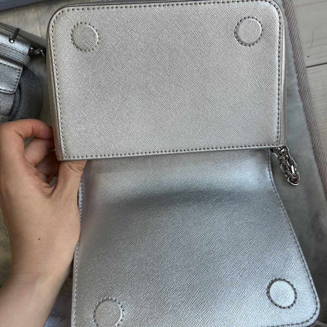 Marc Jacobs シルバー クロスボディバッグ - メルカリ