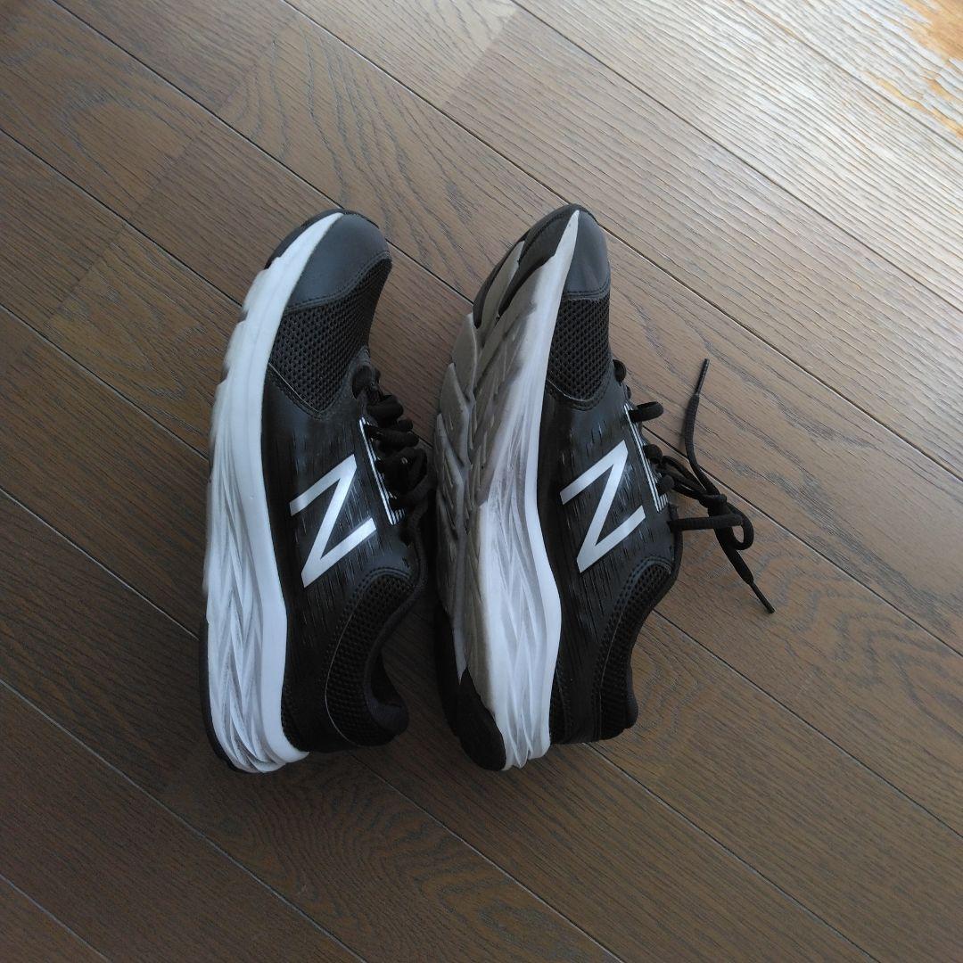 new balance トレーニングシューズ ブラック - メルカリ