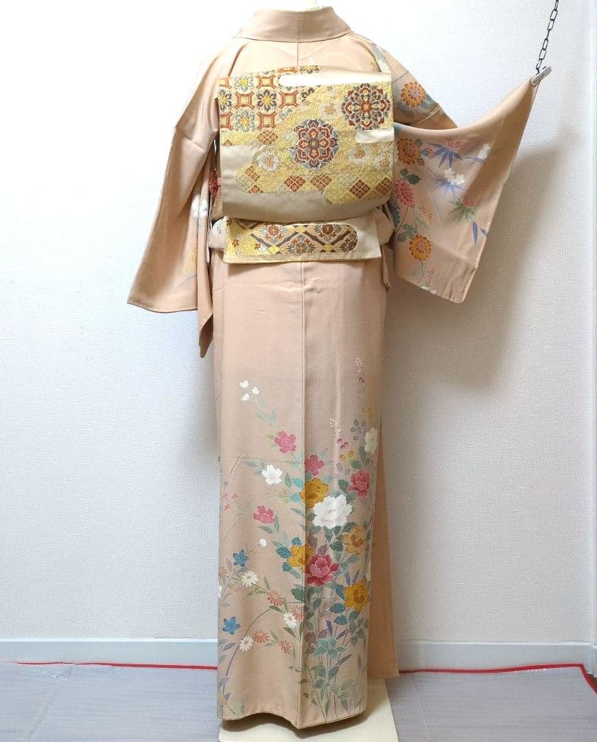 高級訪問着 落款 作家物 菊文 洗柿色 加賀友禅 袖裾しつけ糸付き くすみピンク 高級訪問着 落款 作家物 菊文 洗柿色 加賀友禅 袖裾しつけ糸付き くすみピンク