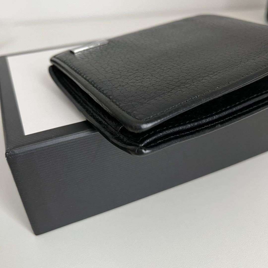 美品✨ GUCCI 二つ折り財布 ロゴプレート レザー ブラック シルバー