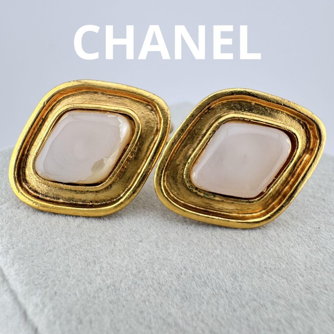 【個性的で存在感のあるデザイン♡】CHANEL イヤリング CHANEL イヤリング ビンテージ - メルカリ