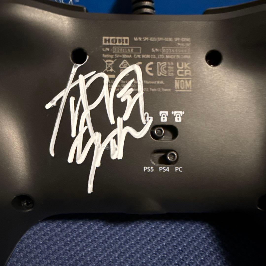 布団ちゃん サイン入りファイティングコマンダー OCTAHORI UP786_INFO