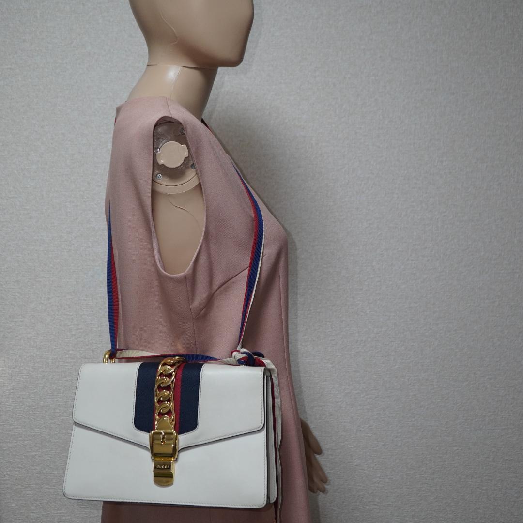 Gucci シルヴィー　　ショルダーバッグ