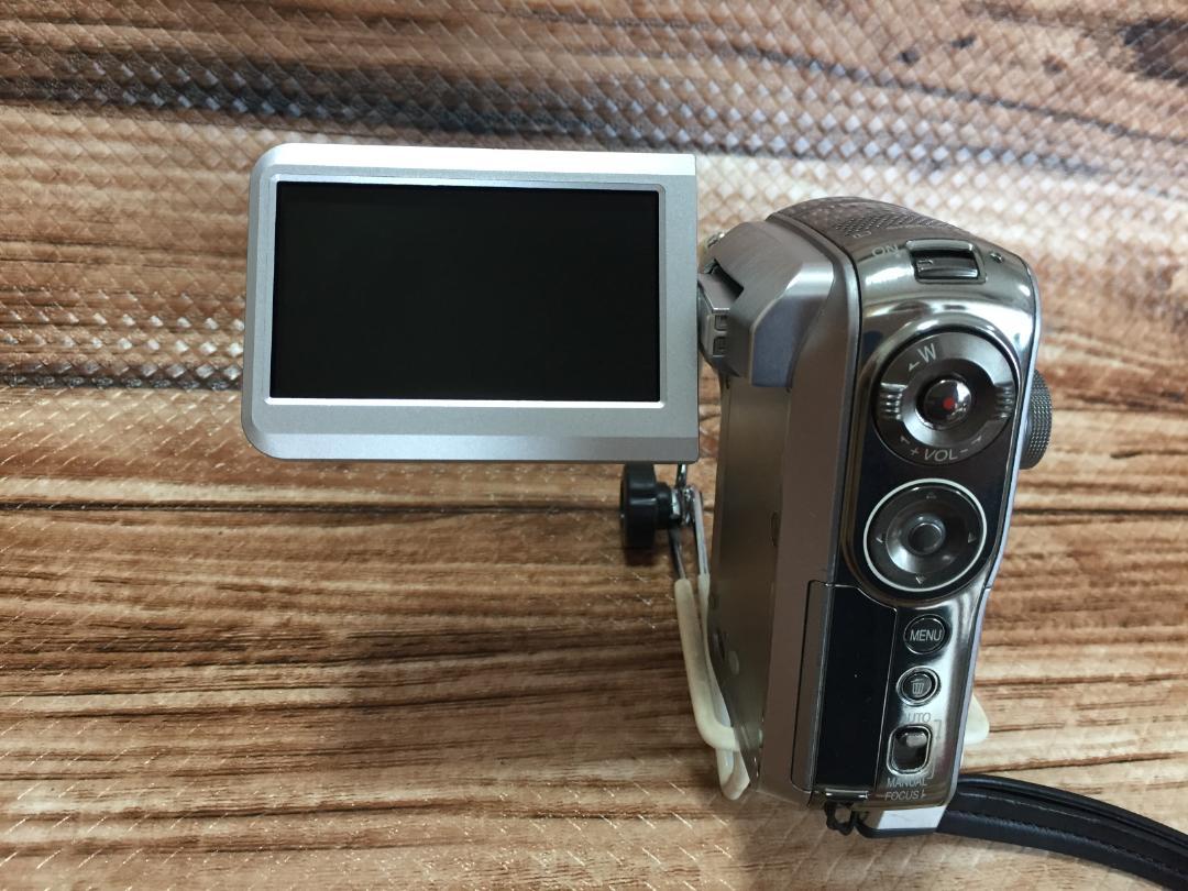 撮影画像あり　良品　Panasonic　SDR-S100　付属品有　動作良好 撮影画像あり 良品 Panasonic SDR-S100 付属品有 動作良好 カメラ