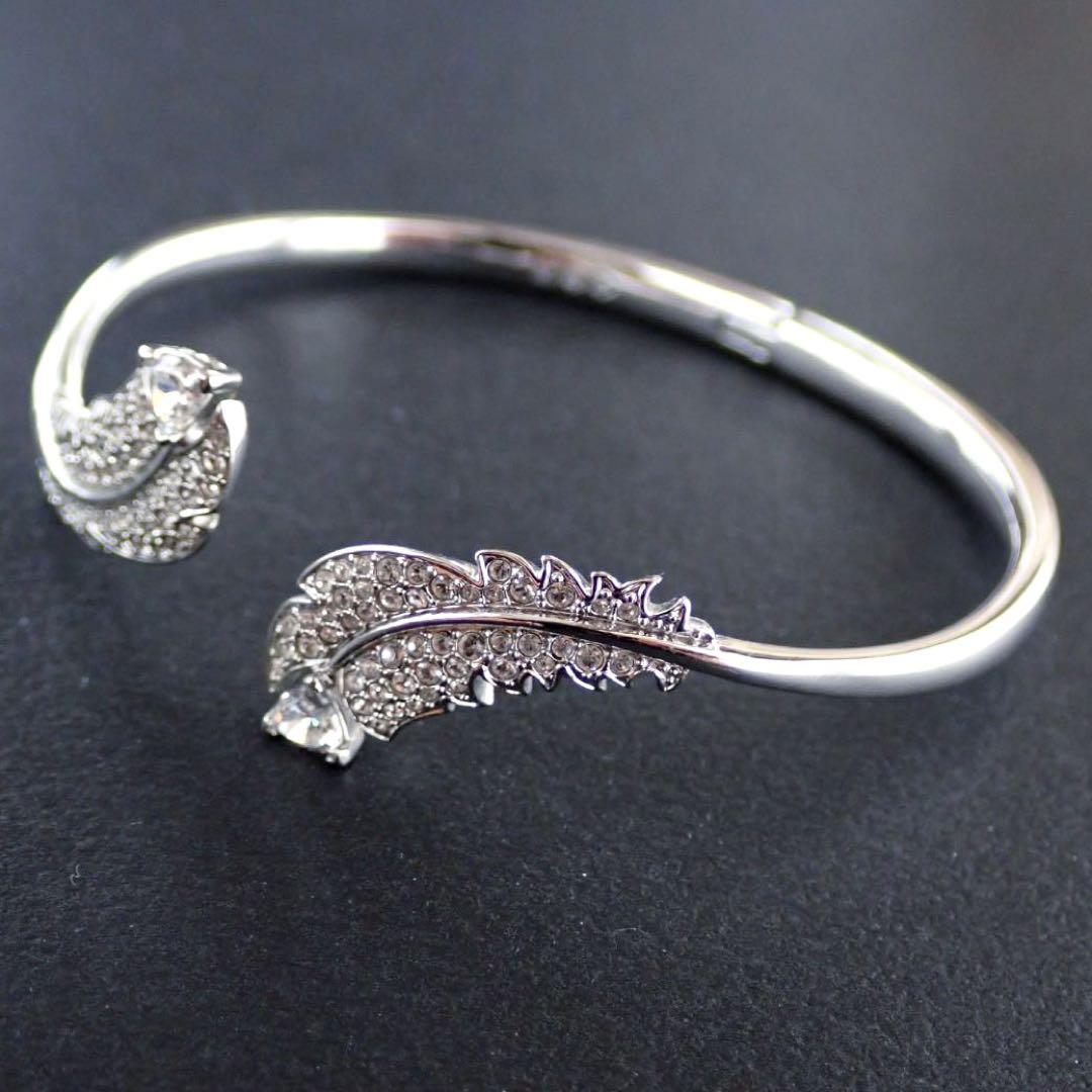 スワロフスキー Swarovski Nice フェザーバングル ブレスレット M