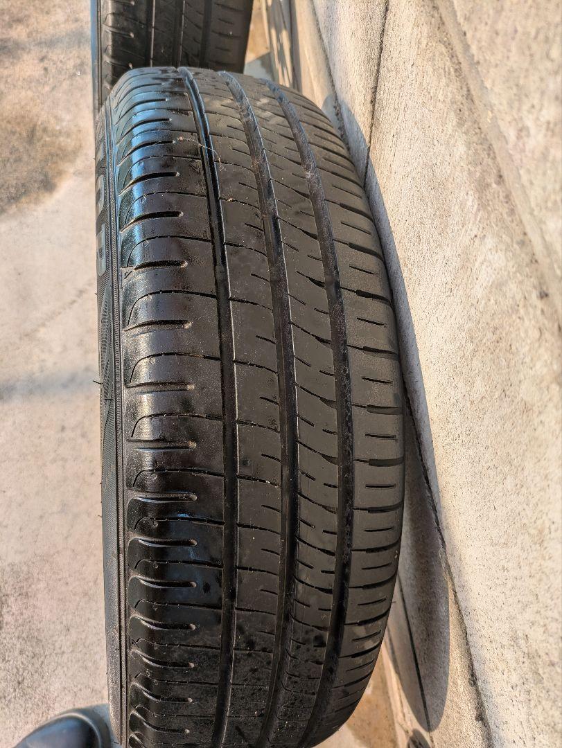 アクア、ビッツ、ノ−ト等4本アルミ付サマ−タイヤ8分山 175 65Ｒ15