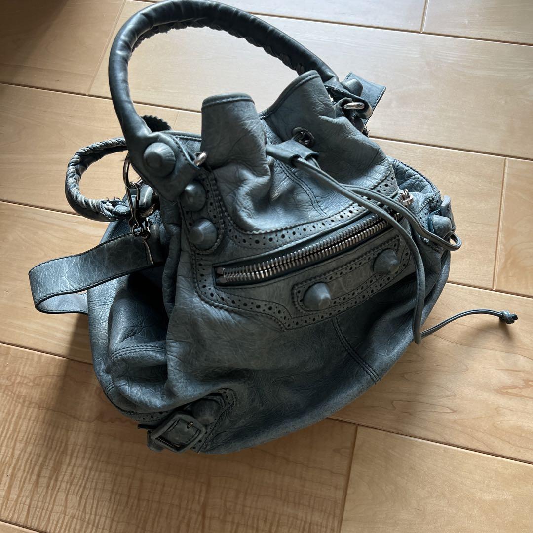 バレンシアガ　ショルダーバッグ