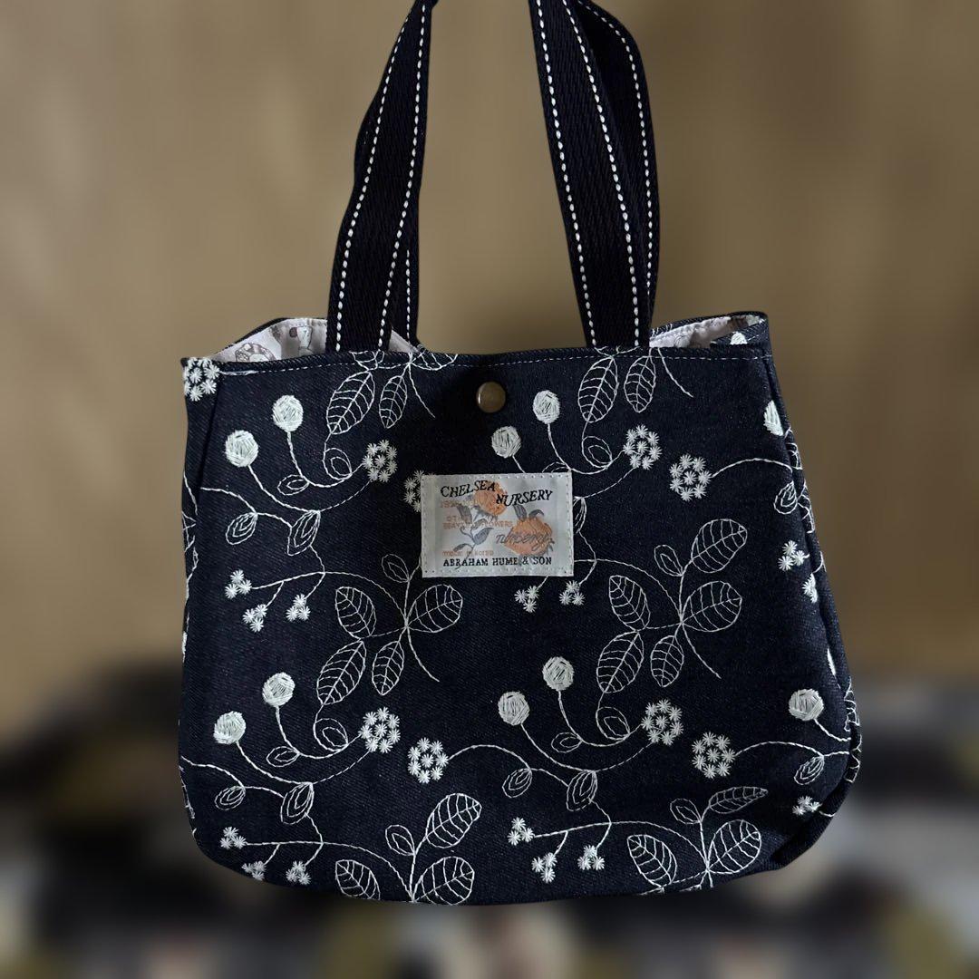 SALE花柄刺繍 ネイビー デニム トートバッグ - メルカリ