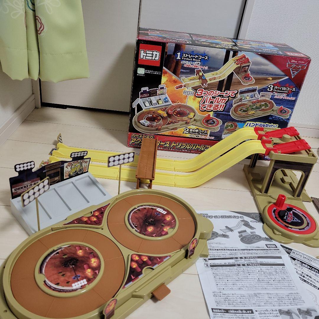 本日のみ　トミカカーズアクションコース トリプルバトルコース 他まとめ売りです。 Amazon | ディズニー カーズ トミカ アクションコース トリプル